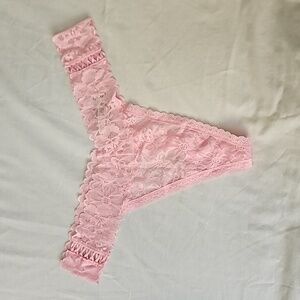 🆕 VS Light Pink Lace Thong Panties NWT